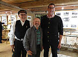 Hugo Glückler, Hermann Wieland und Ortsvorsteher Lipp freuten sich über die vielen Besucher bei der Ausstellungseröffnung. 
Foto: Martin Kohler