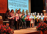Chor der St. Johannes Kirche singt das Ailinger Heimatlied
