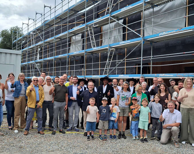 Gruppenfoto Richtfest. (Foto: Stadt Friedrichshafen)
