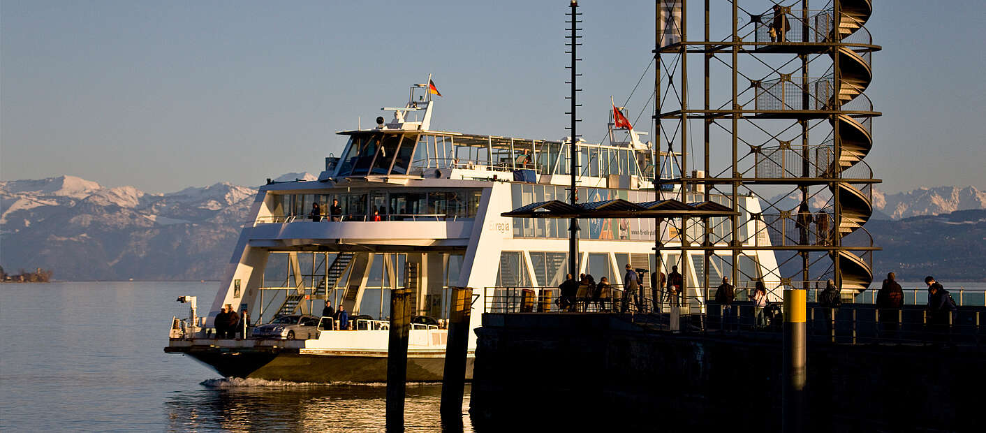 Katamaran bei der Abfahrt vom Hafen