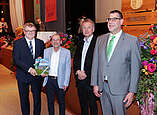 Oberbürgermeister Andreas Brand, Rainer Barth, Dr. Peter Erhart und Ortsvorsteher Lipp
Foto: Ralf Schäfer / Schwäbische Zeitung Friedrichshafen