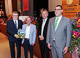 Oberbürgermeister Andreas Brand, Rainer Barth, Dr. Peter Erhart und Ortsvorsteher Lipp
Foto: Ralf Schäfer / Schwäbische Zeitung Friedrichshafen