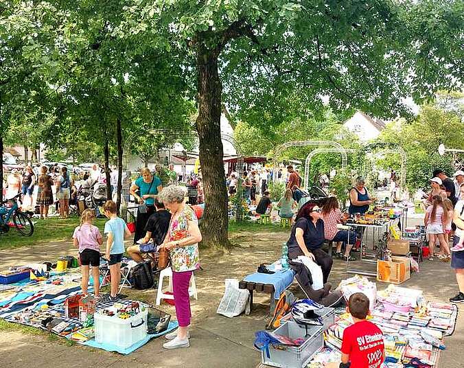 Blick auf einen Flohmarkt